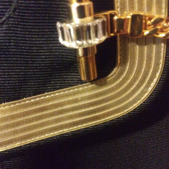 Income - Picture 11 of 11